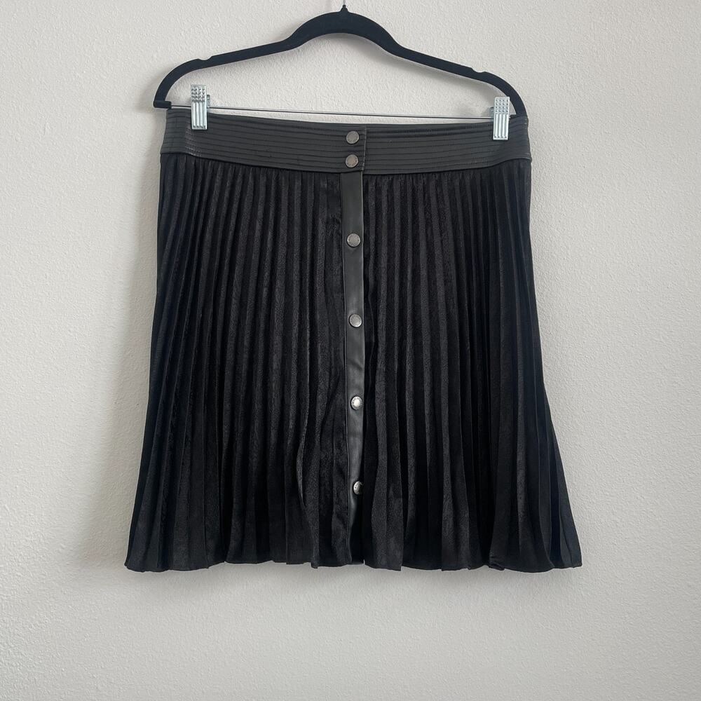 DKNY Jeans Pleated Skirt‎ Women 14 Black Faux Leather Satin Knee Length Classic